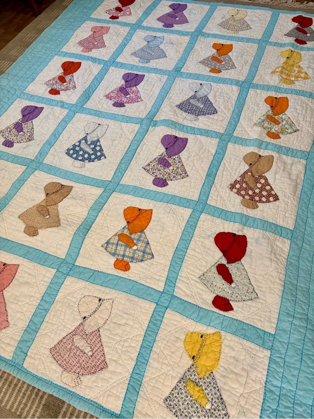 Vintage Sunbonnet Sue Quilt 62x75 - Hand Appliquéd & Quilted - Nursery Quilt